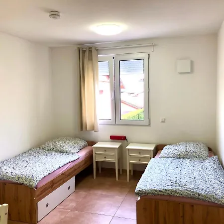 Chen, 2 Doppelzimmer , Ebk, Separater Balkon * Griesstatt