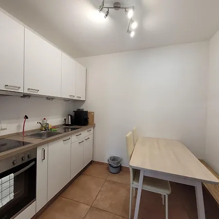 Chen, 2 Doppelzimmer , Ebk, Separater Balkon Appartamento