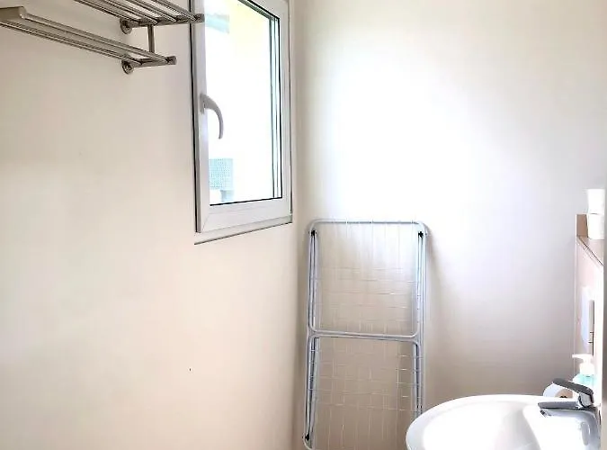 Chen, 2 Doppelzimmer , Ebk, Separater Balkon